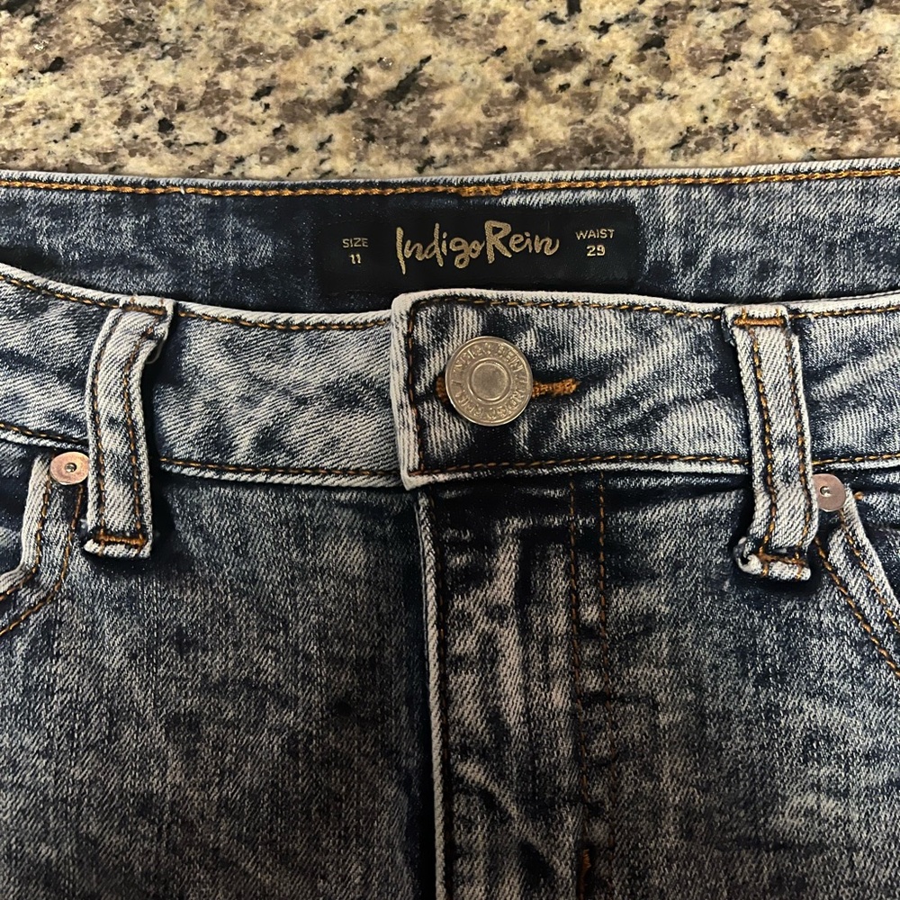 HIGH WAISTED ACID WASH SHORTS - Picture 3 of 5